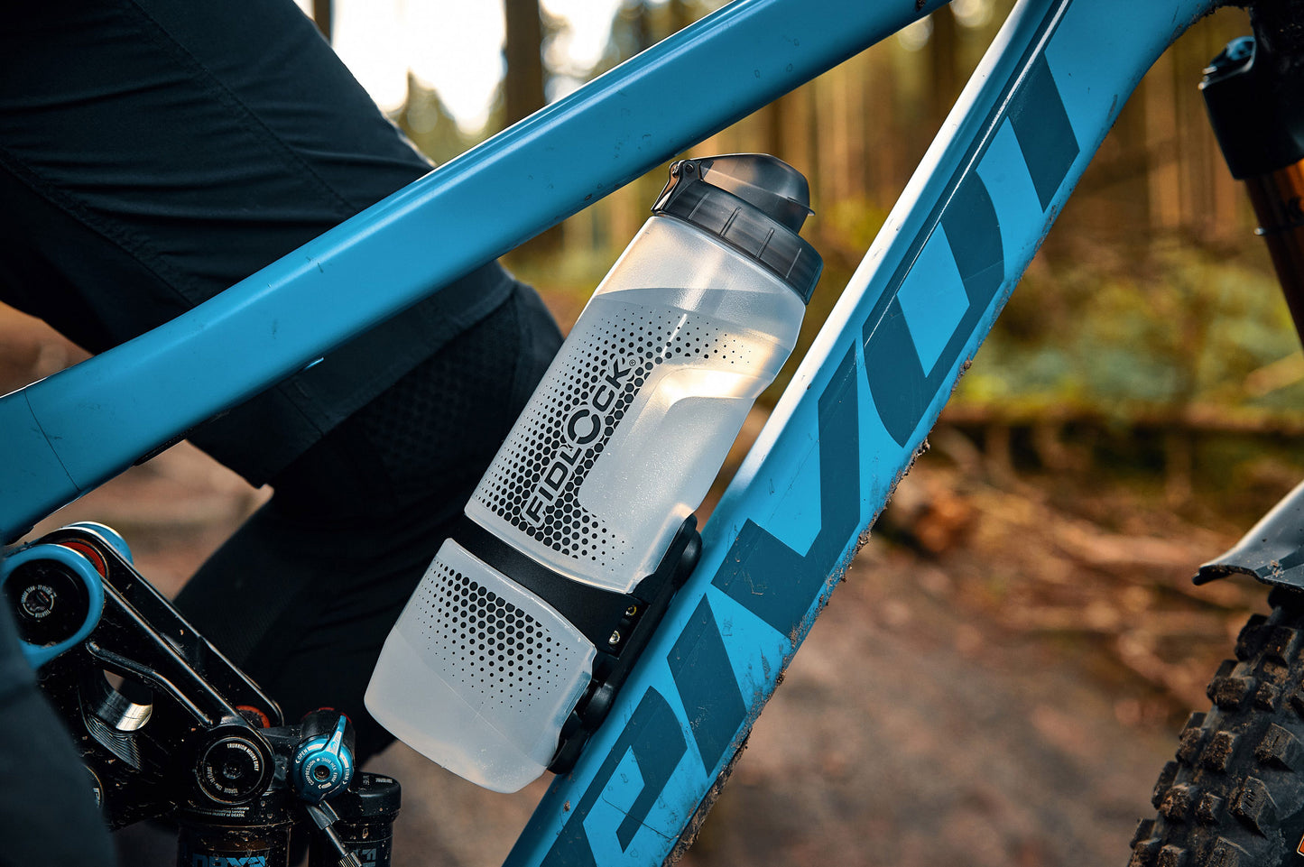 Flaske- og flaskeholdersæt FIDLOCK TWIST BIKE BASE 800 ml Transparent
