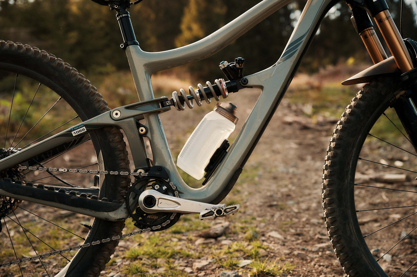 FIDLOCK TWIST COMPACT-flaske med magnetisk strop (750 ml) Transparent