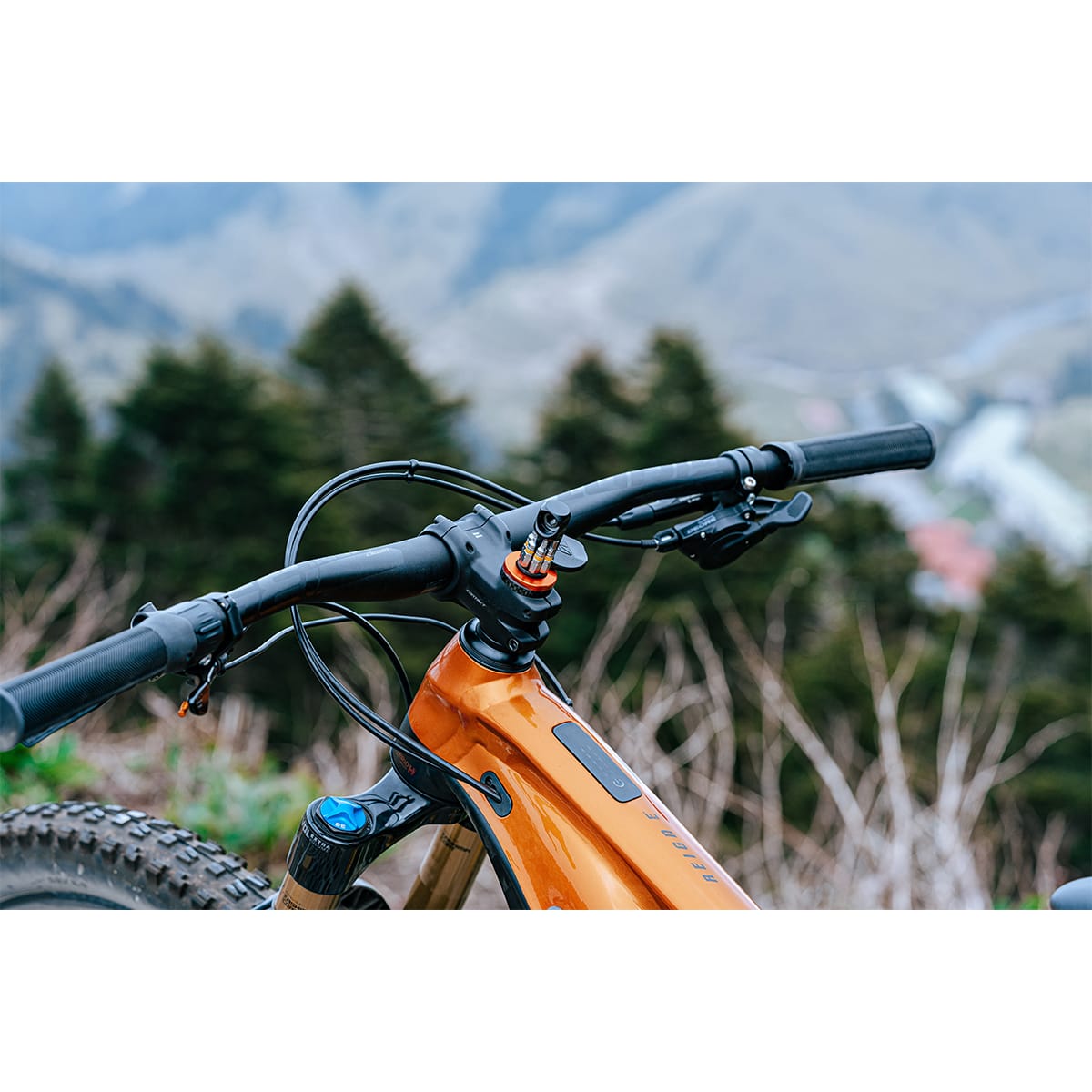 Integreret multiværktøjsgaffelrør 42 mm konisk GRANITE DESIGN STASH RT (10 værktøjer) Sort