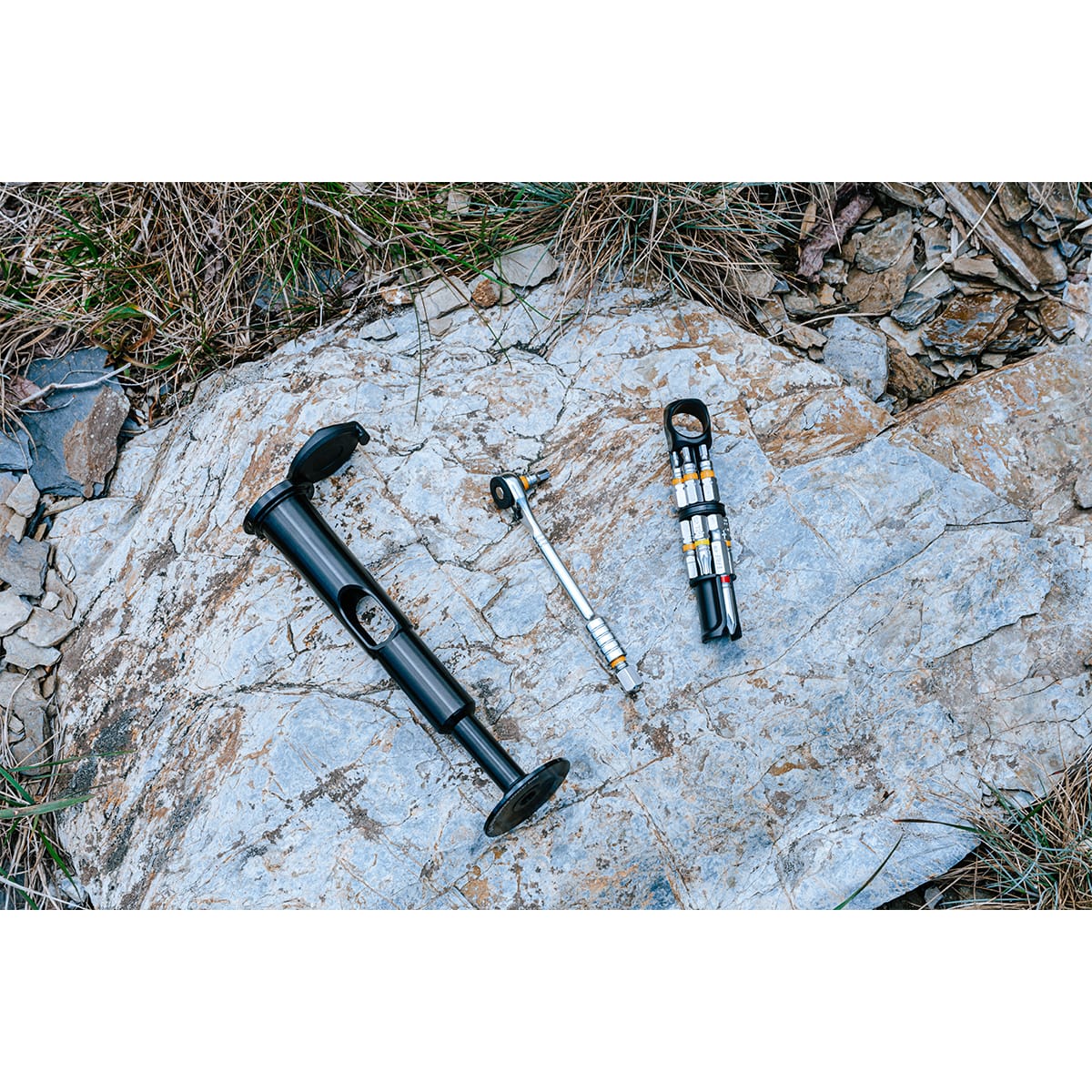 Integreret multiværktøjsgaffelrør 42 mm konisk GRANITE DESIGN STASH RT (10 værktøjer) Sort