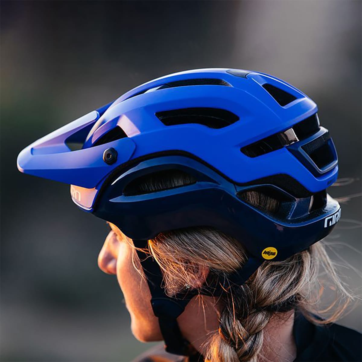 GIRO MANIFEST MIPS MTB-hjelm grå