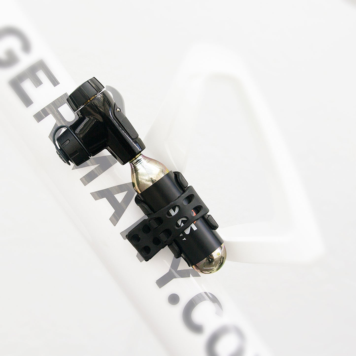 SKS Germany AIRBUSTER CO2-striker + 16 g CO2-patron med gevind (x1)