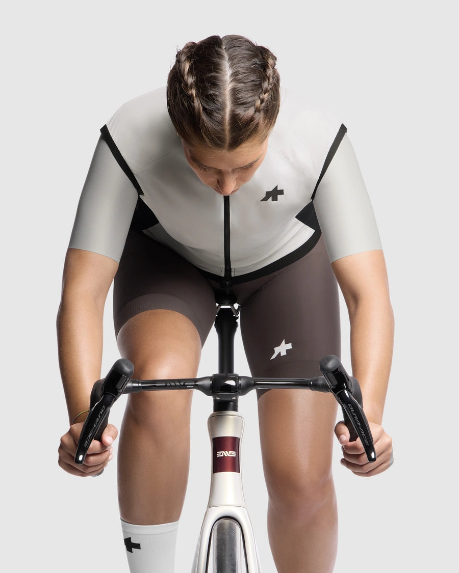ASSOS UMA GT WIND S11 Ærmeløs jakke til kvinder Almond Milk