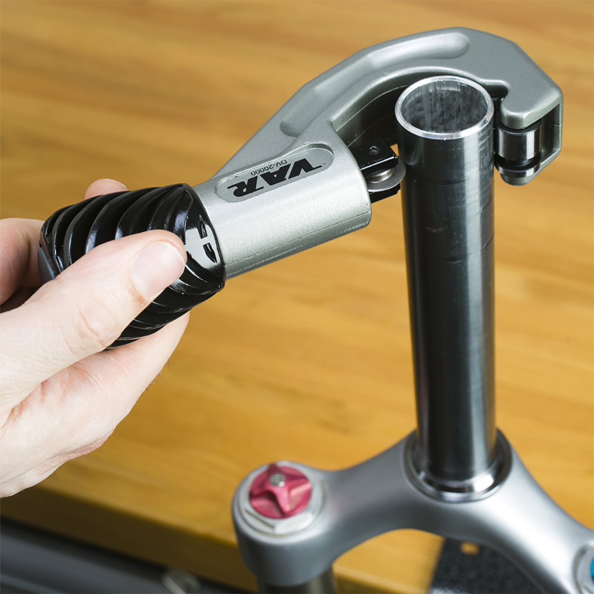 Tube cutting from 3 to 42 mm with VAR DV-20000 deburrer