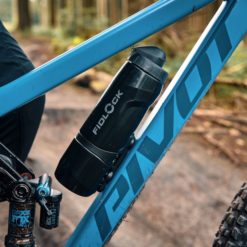 Flaske- og flaskeholdersæt FIDLOCK TWIST BIKE BASE 800 ml Sort