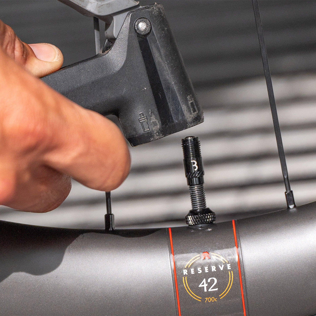 Sæt med 2 BBB CORE CAP-ventilender med møtrikker Blå