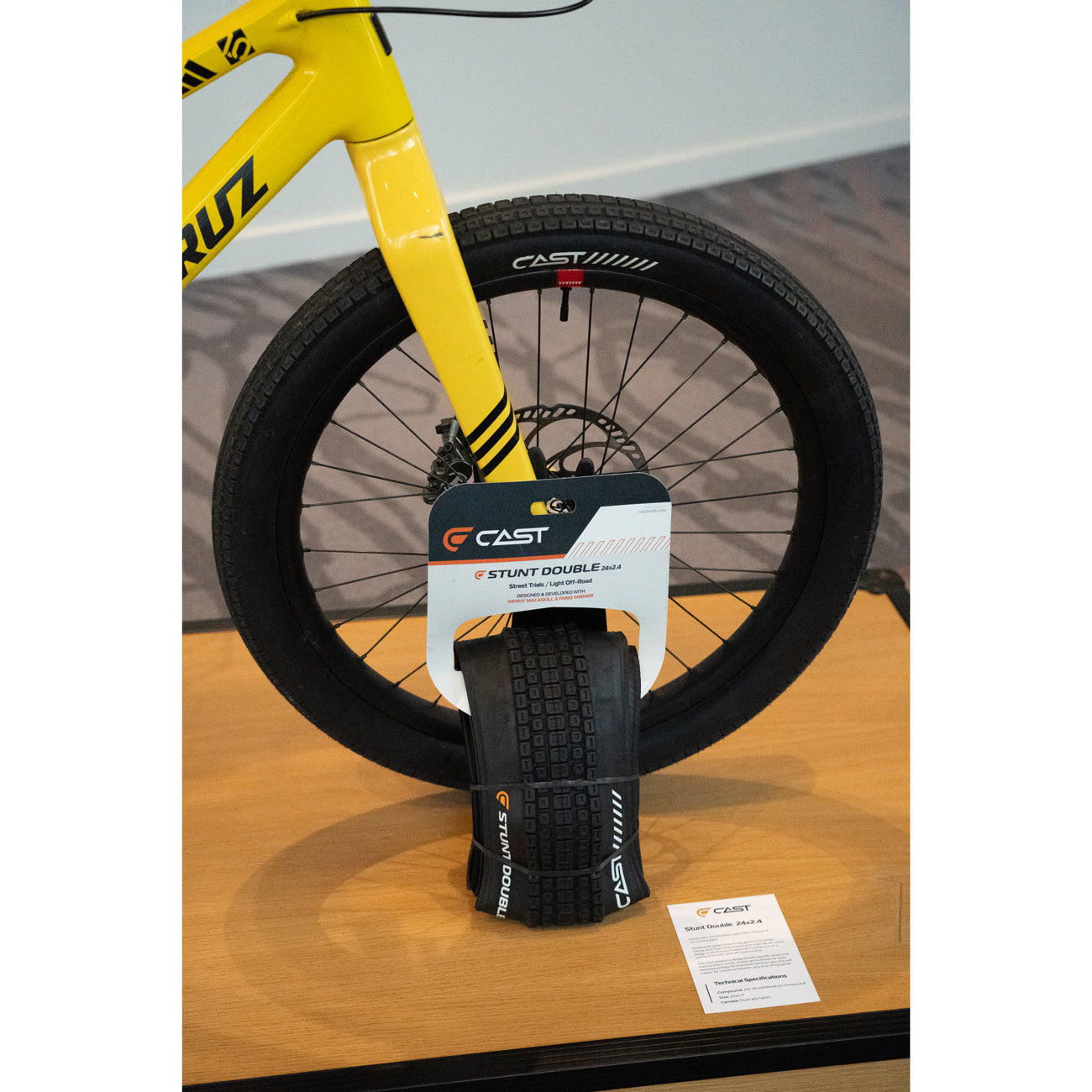 CAST STUNT DOUBLE 24x2.40 Tubeless Ready Sort dæk