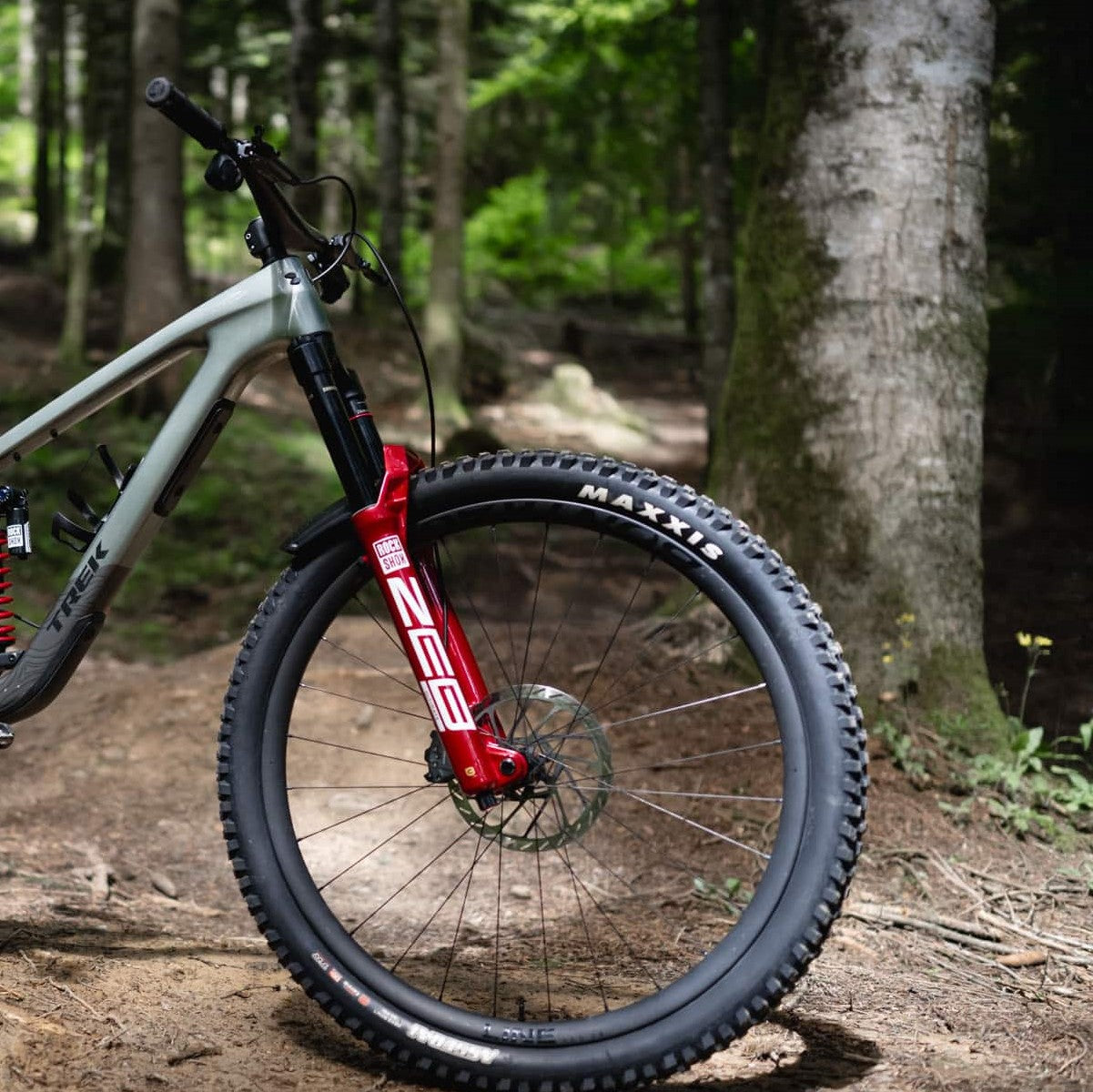 ROCKSHOX ZEB ULTIMATE CHARGER 3.1 RC2 29" DEBONAIR+ Tapered Fork Axle 15x110mm Boost Red Electric