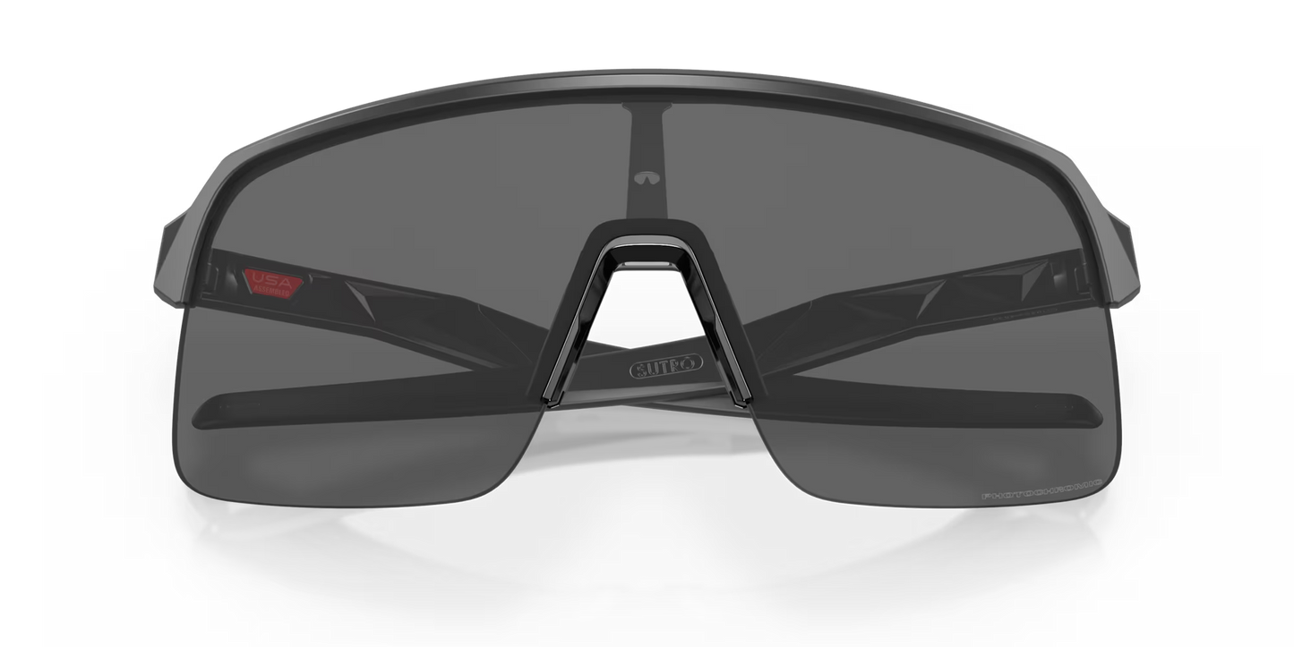OAKLEY SUTRO LITE Matt Carbon Clear fotokromisk linse - O9463-4539