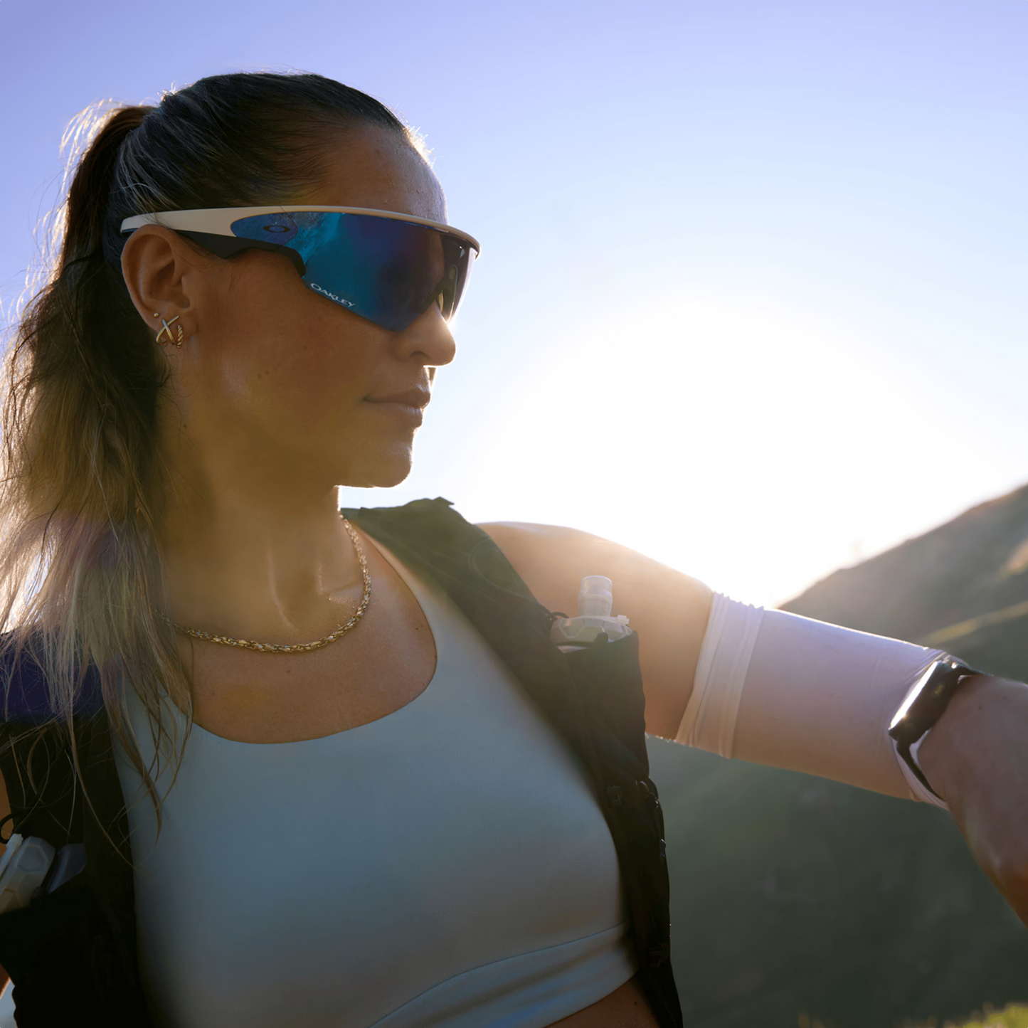 OAKLEY VANGUARD META Briller Sort/hvid Prizm Sapphire-glas