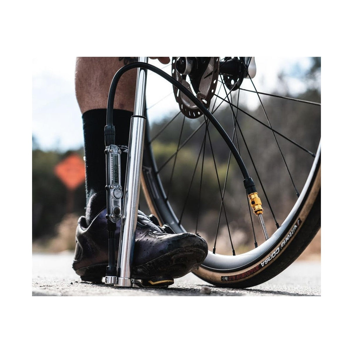 LEZYNE MICRO FLOOR DRIVE DIGITAL HVG Kompakt fodpumpe Sølv