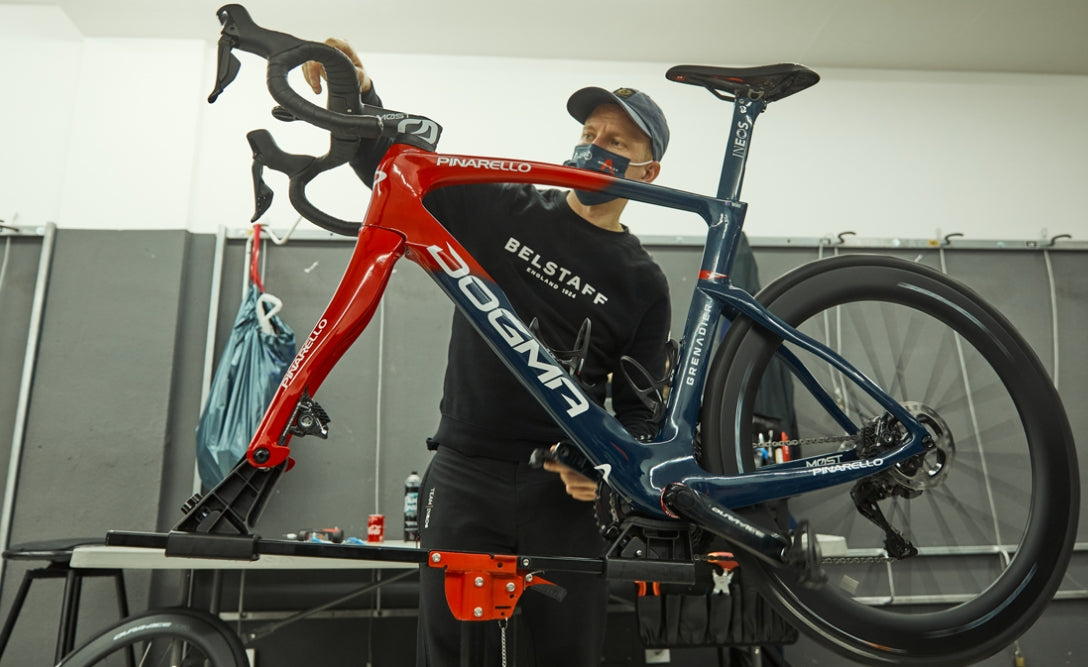 ELITE RACE FC værkstedsstand