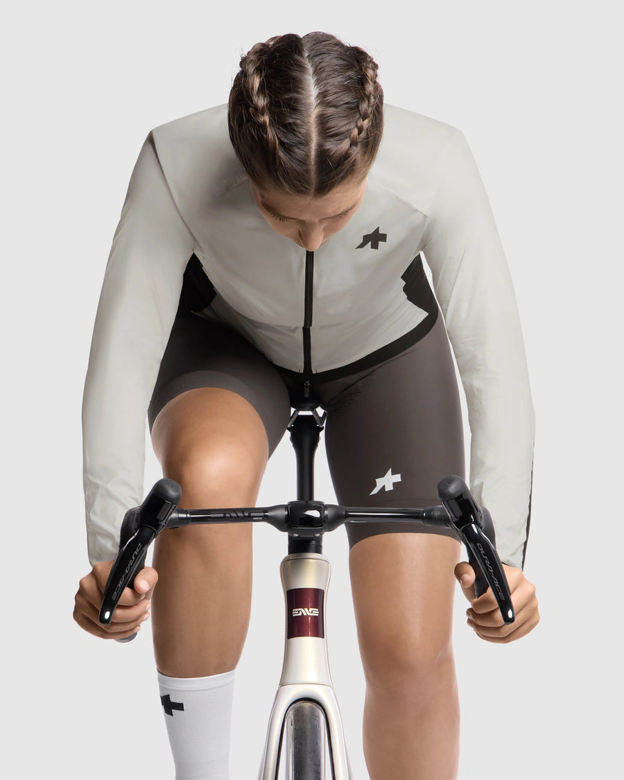 ASSOS UMA GT WIND S11 Damejakke Mandelmælk