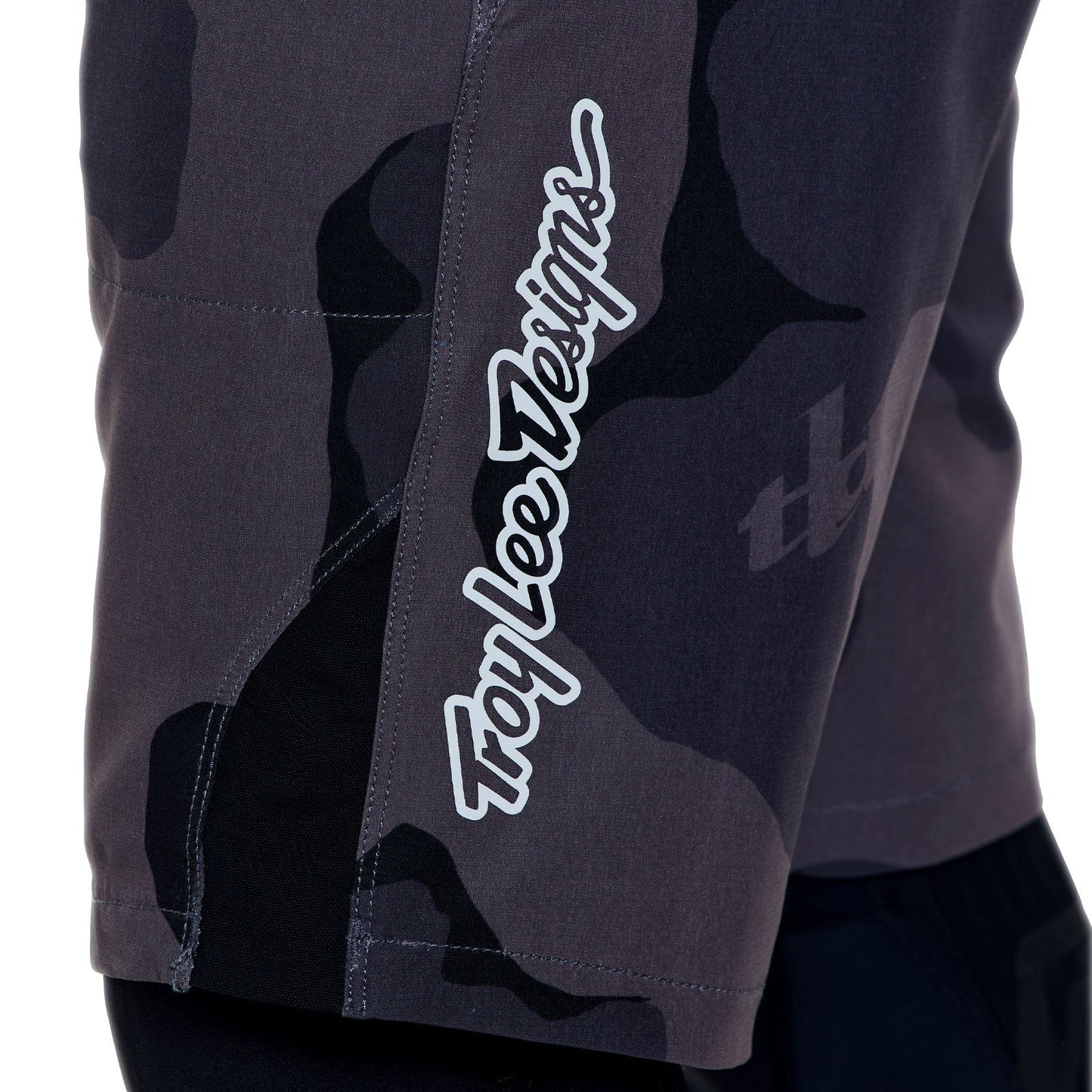 TROY LEE DESIGNS SKYLINE PRO FLOW CAMO Carbon Shorts med foring BN3TH
