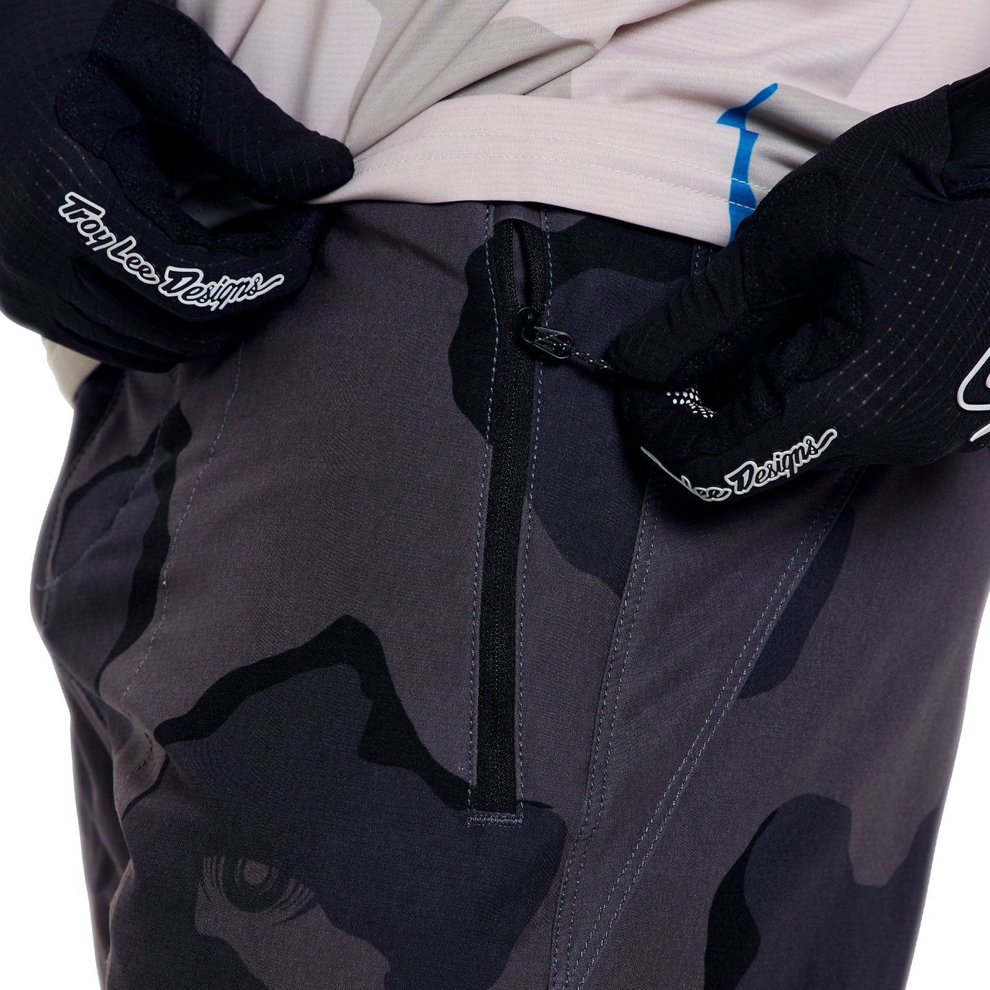 TROY LEE DESIGNS SKYLINE PRO FLOW CAMO Carbon Shorts med foring BN3TH