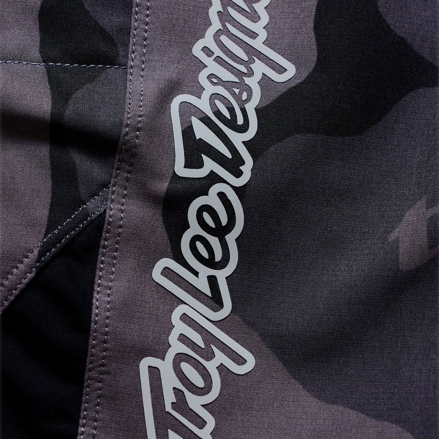 TROY LEE DESIGNS SKYLINE PRO FLOW CAMO Carbon Shorts med foring BN3TH