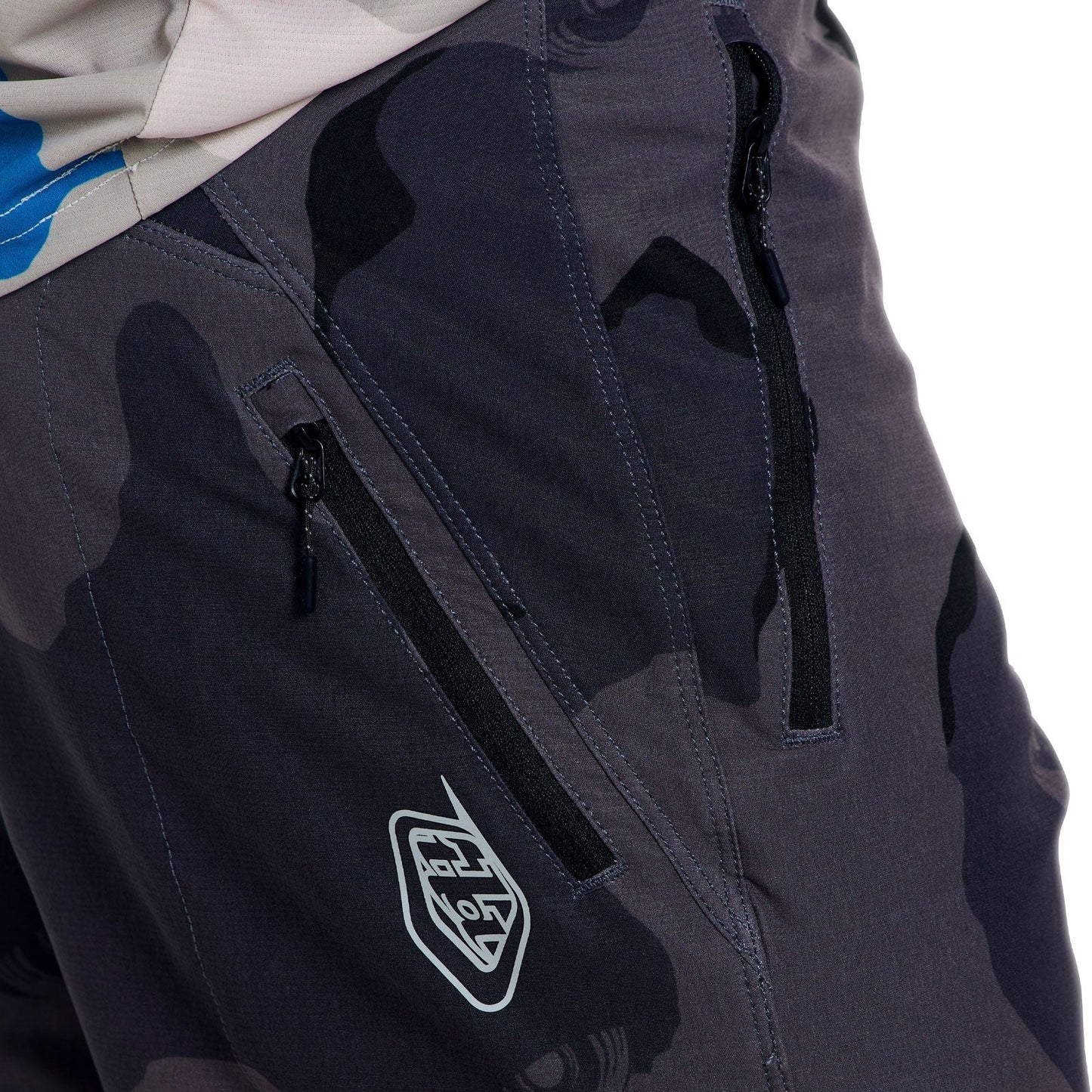 TROY LEE DESIGNS SKYLINE PRO FLOW CAMO Carbon Shorts med foring BN3TH