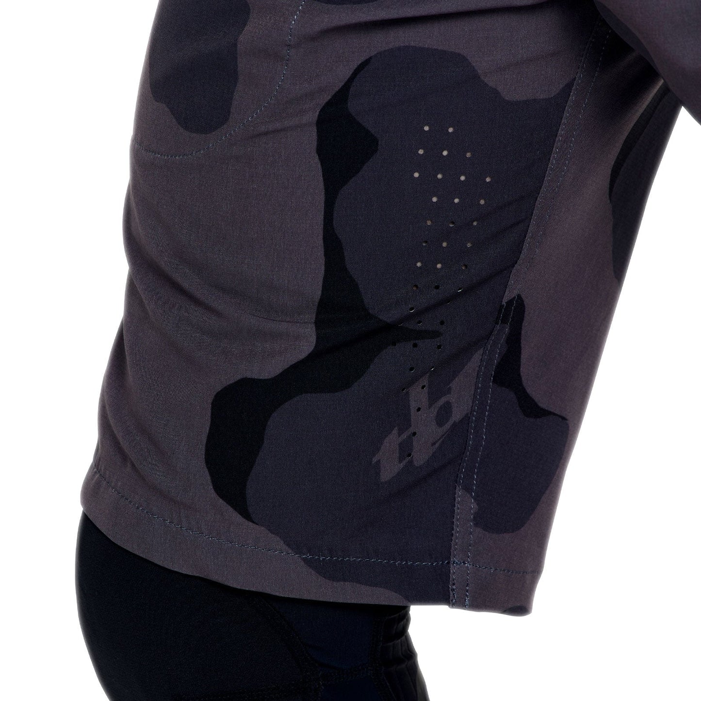 TROY LEE DESIGNS SKYLINE PRO FLOW CAMO Carbon Shorts med foring BN3TH