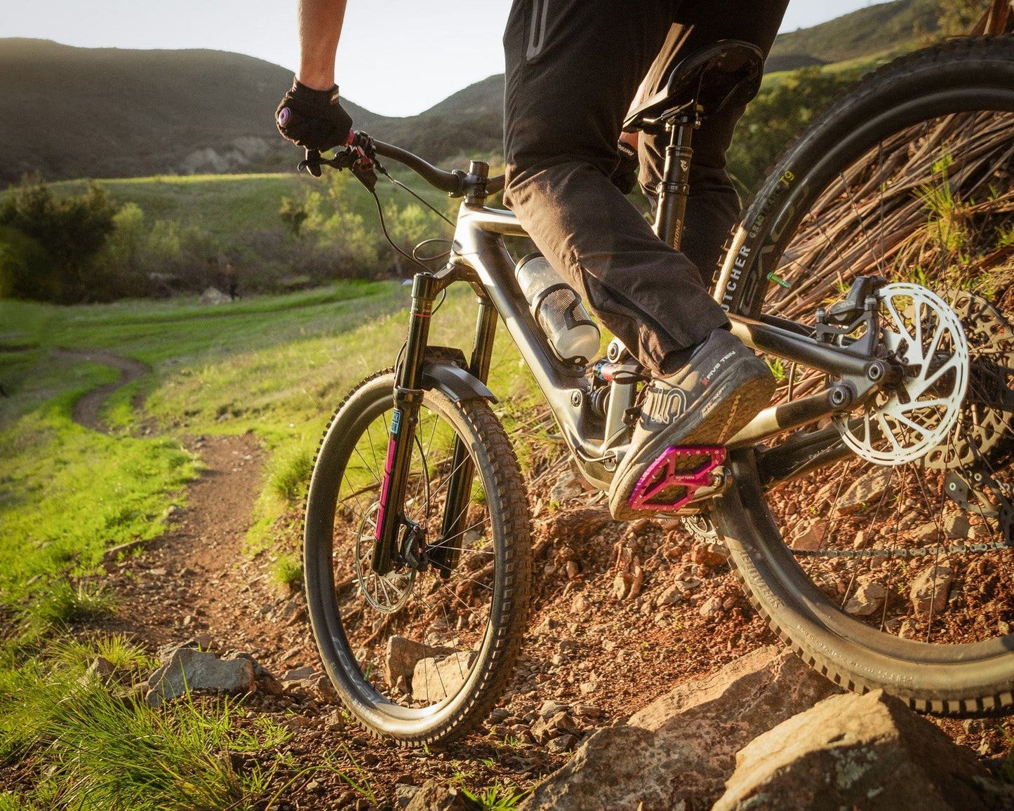 WOLF TOOTH RIPSAW Flat Pedals - Purple