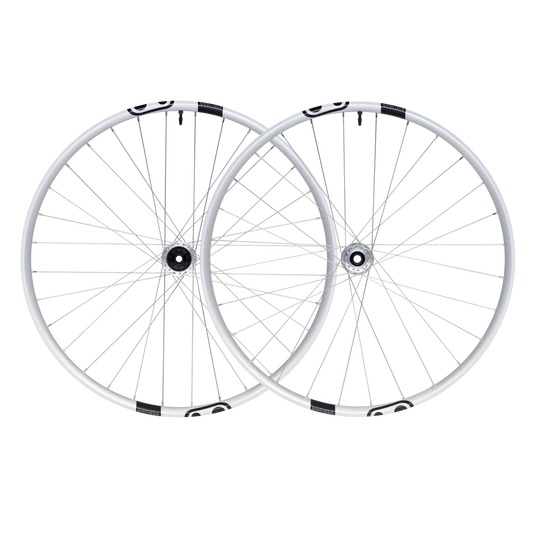 Et sæt CRANKBROTHERS SYNTHESIS-hjul i aluminium 2.0 DH I9 29" 15x110/12x148 mm Boost, sølvfarvet