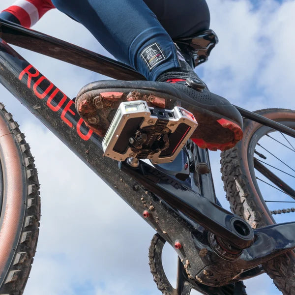 REDSHIFT Arclight selvlåsende pedaler med lys