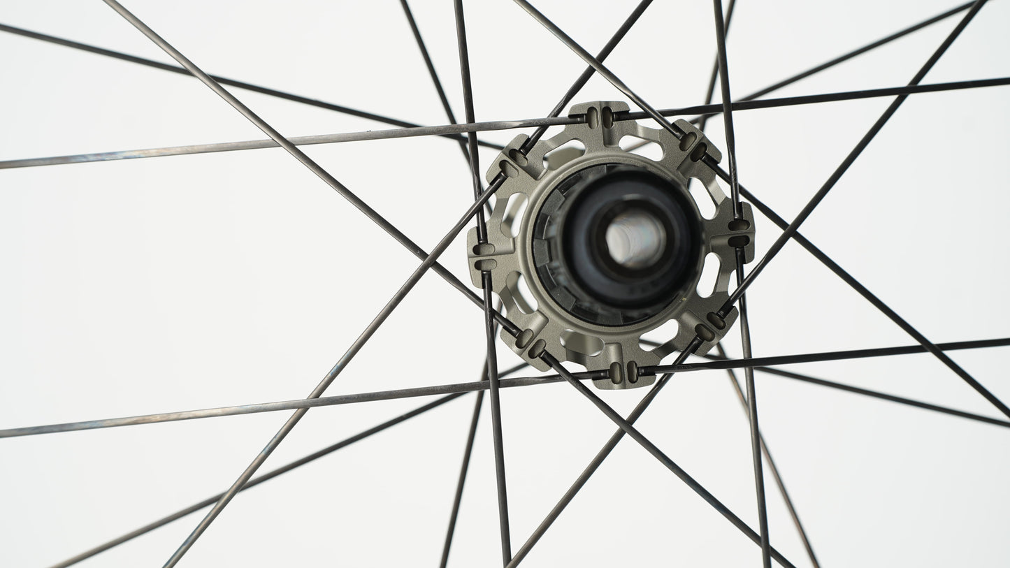 Et par SCOM AERO Tubeless Ready-hjul (Center Lock)