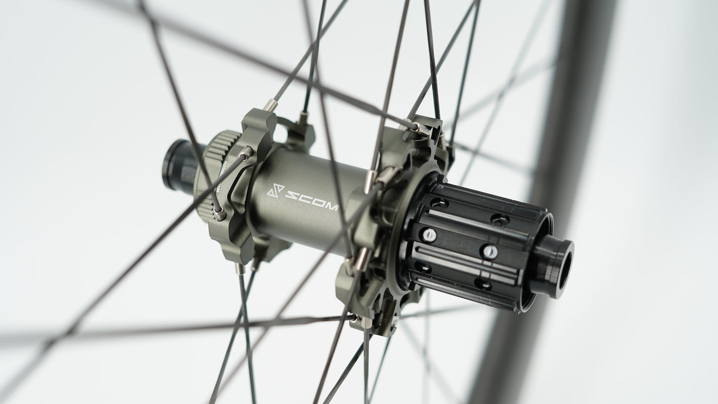 Et par SCOM ULTRA + Tubeless Ready-hjul (Center Lock)