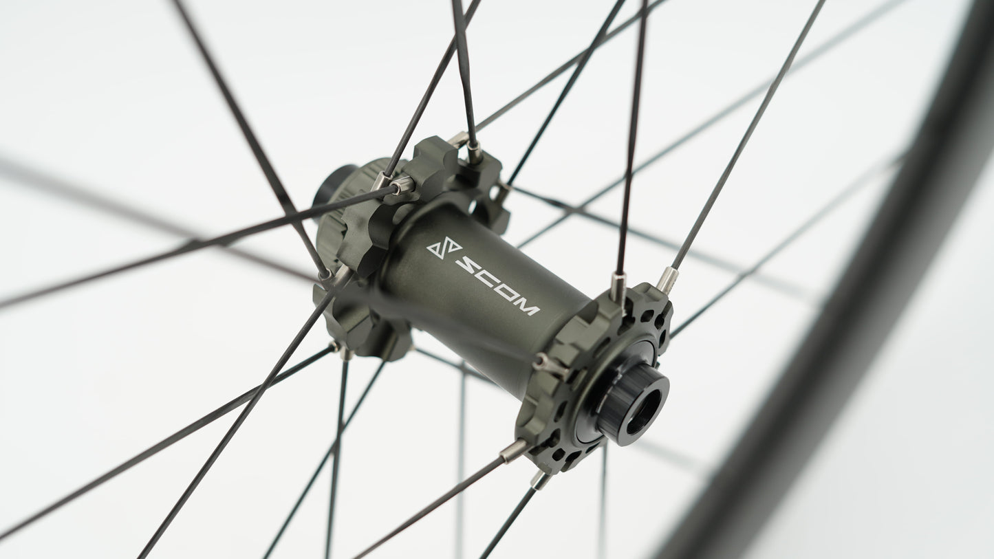 Et par SCOM ULTRA + Tubeless Ready-hjul (Center Lock)