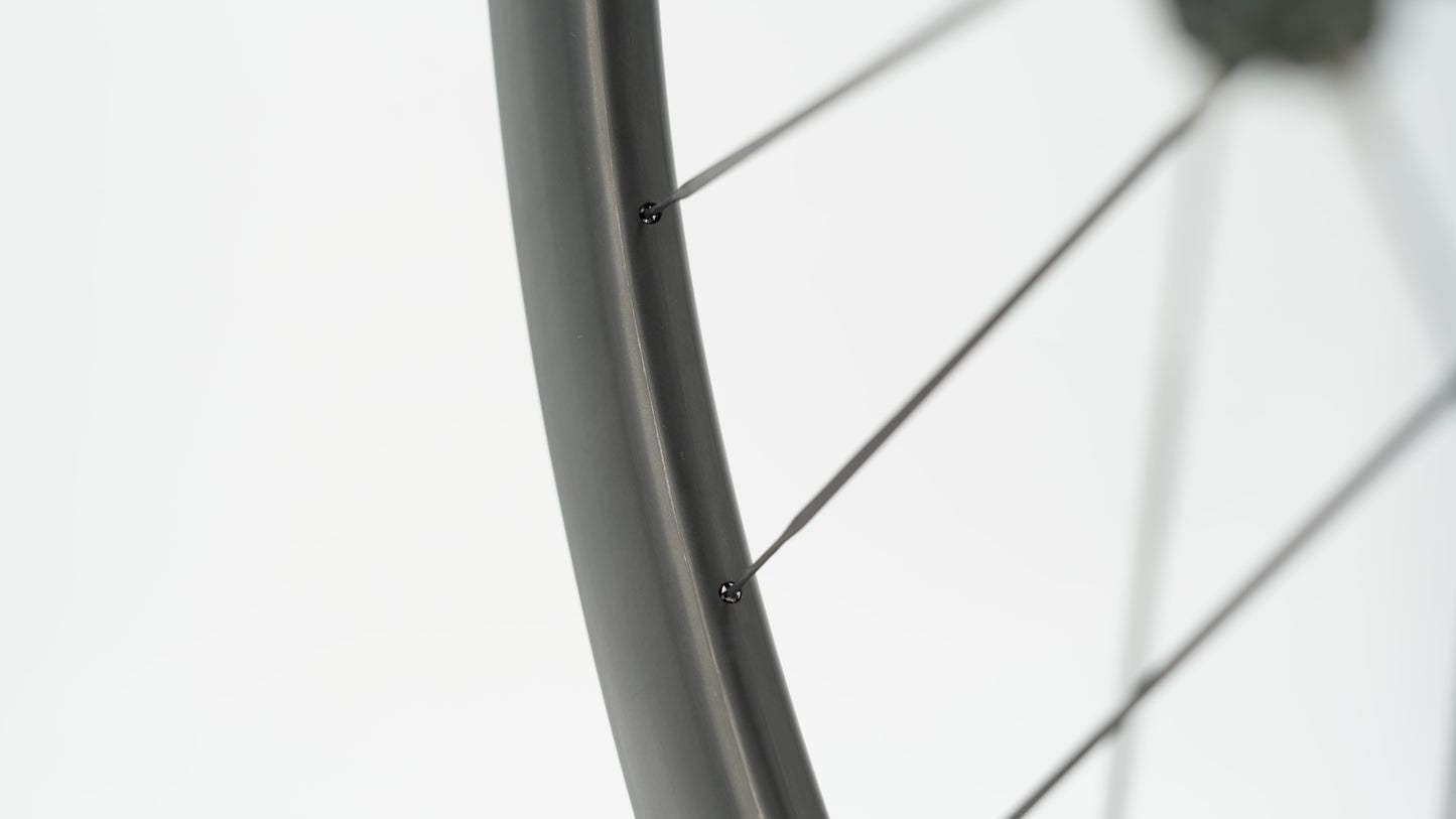Et par SCOM ULTRA + Tubeless Ready-hjul (Center Lock)