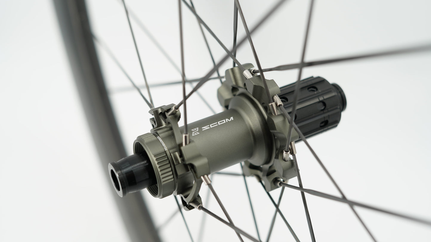 Et par SCOM ULTRA + Tubeless Ready-hjul (Center Lock)
