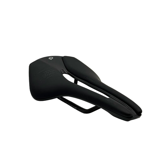 Sadel PROLOGO NAGO R4 PAS 137 Stålskinne Sort