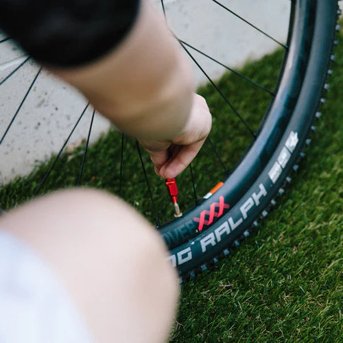 Sprøjte til KOM CYCLING Preventive Fluid Alu Valve