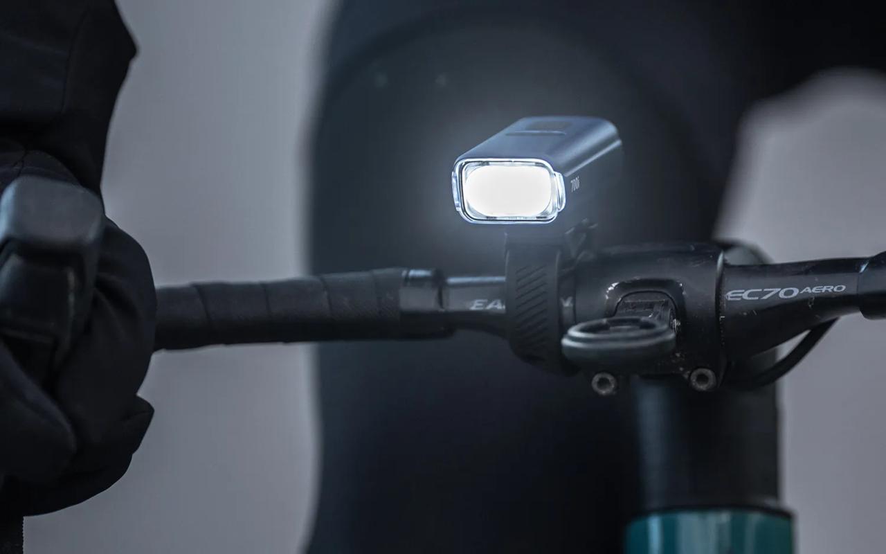 Frontbelysning BBB NANOSTRIKE 700 i Blå