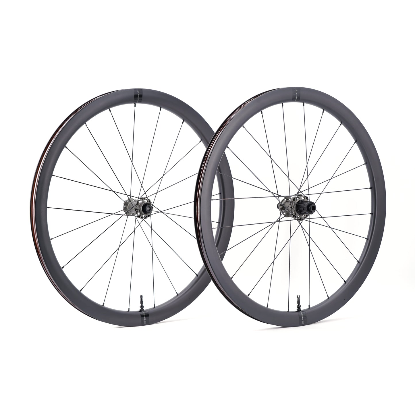 Et par SCOM AERO Tubeless Ready-hjul (Center Lock)