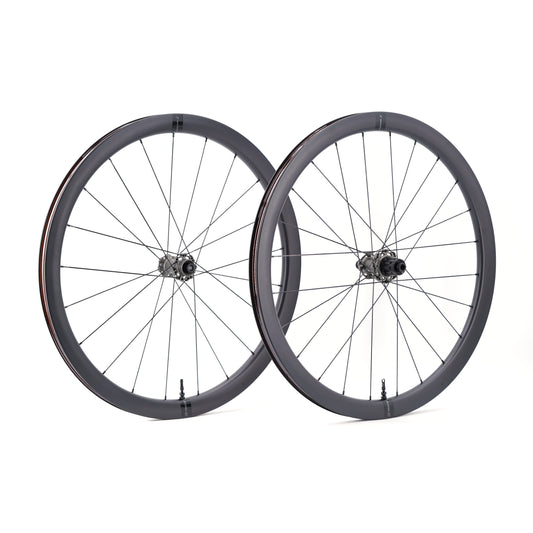 Et par SCOM AERO Tubeless Ready-hjul (Center Lock)