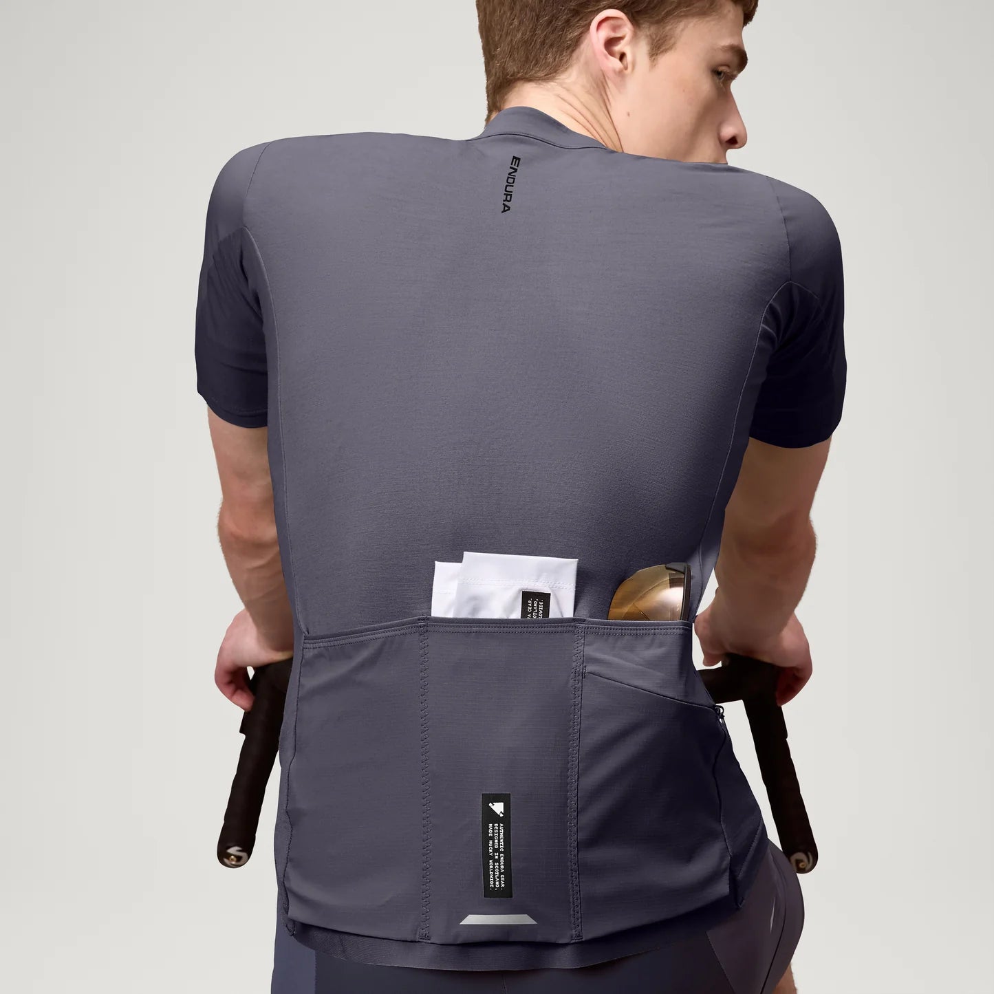 ENDURA ALLTRACK RIDE Kortærmet Carbon Jersey Grå