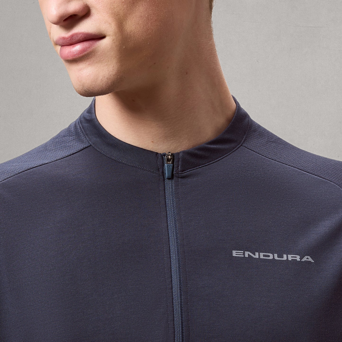 ENDURA LOOP ZIPPED Kortærmet Carbon Jersey Grå