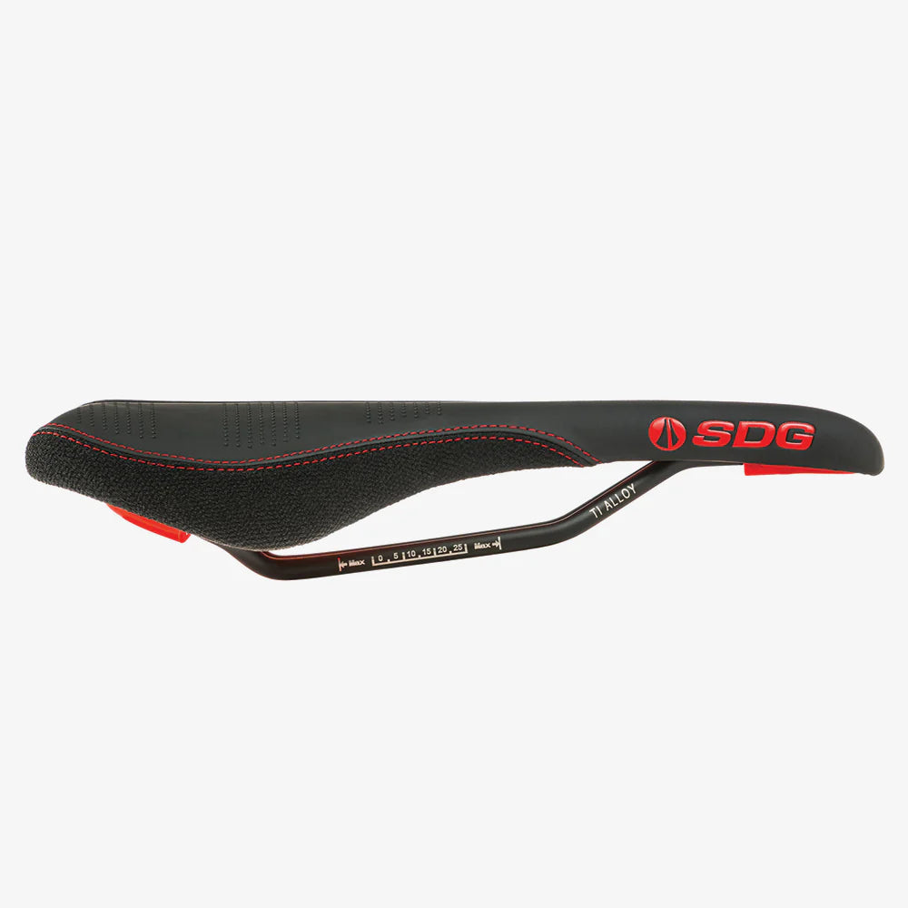SDG RADAR MTN Rails Titanium-Alu Sadel Sort/Rød