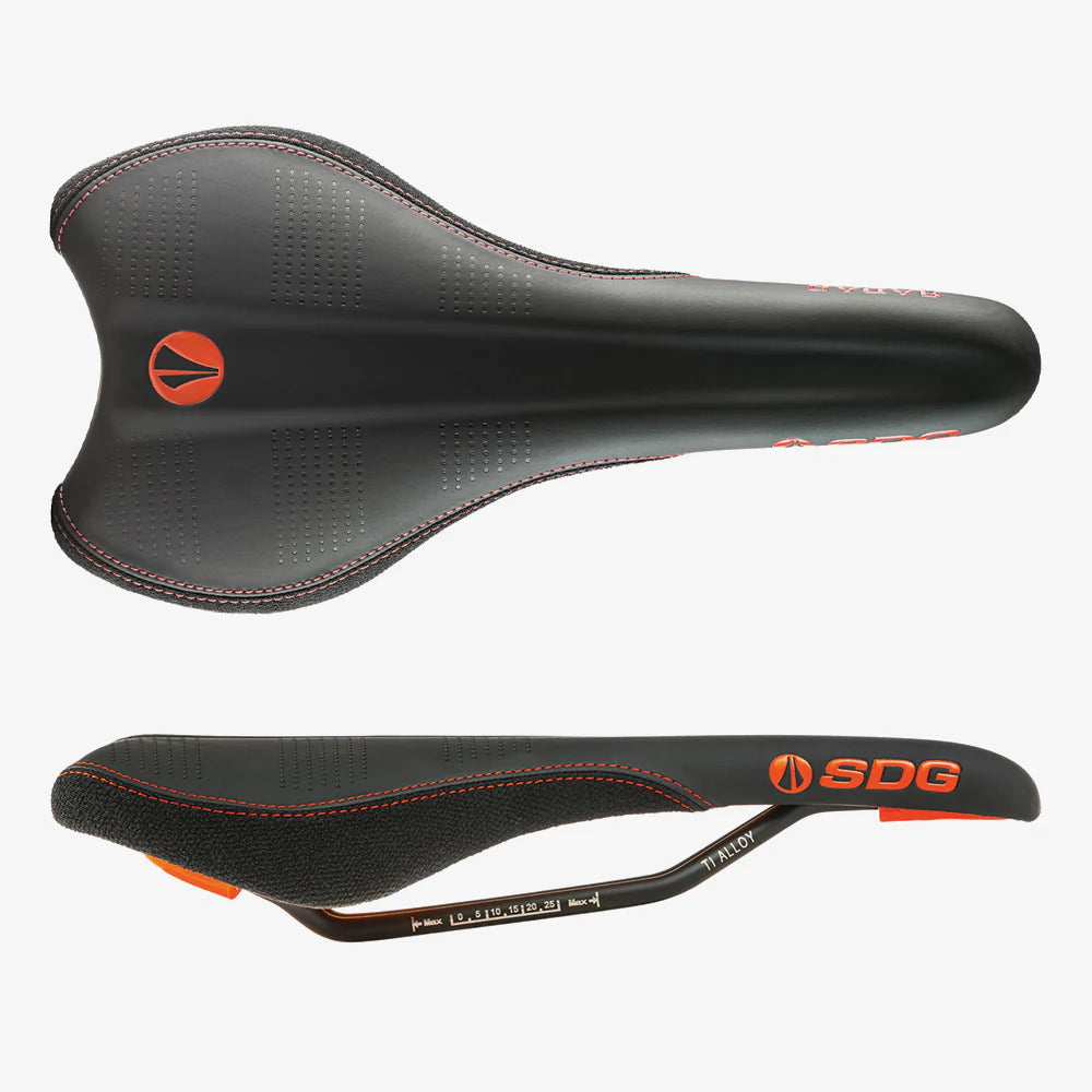 SDG RADAR MTN Rails Titanium-Aluminium Sadel Sort/Orange