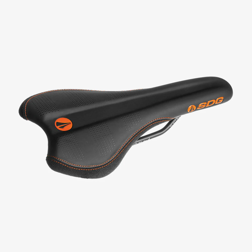 SDG RADAR MTN Rails Titanium-Aluminium Sadel Sort/Orange