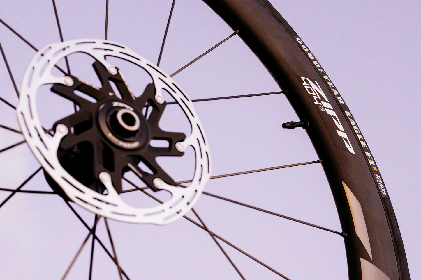 ZIPP 404 S A1 baghjul Sort