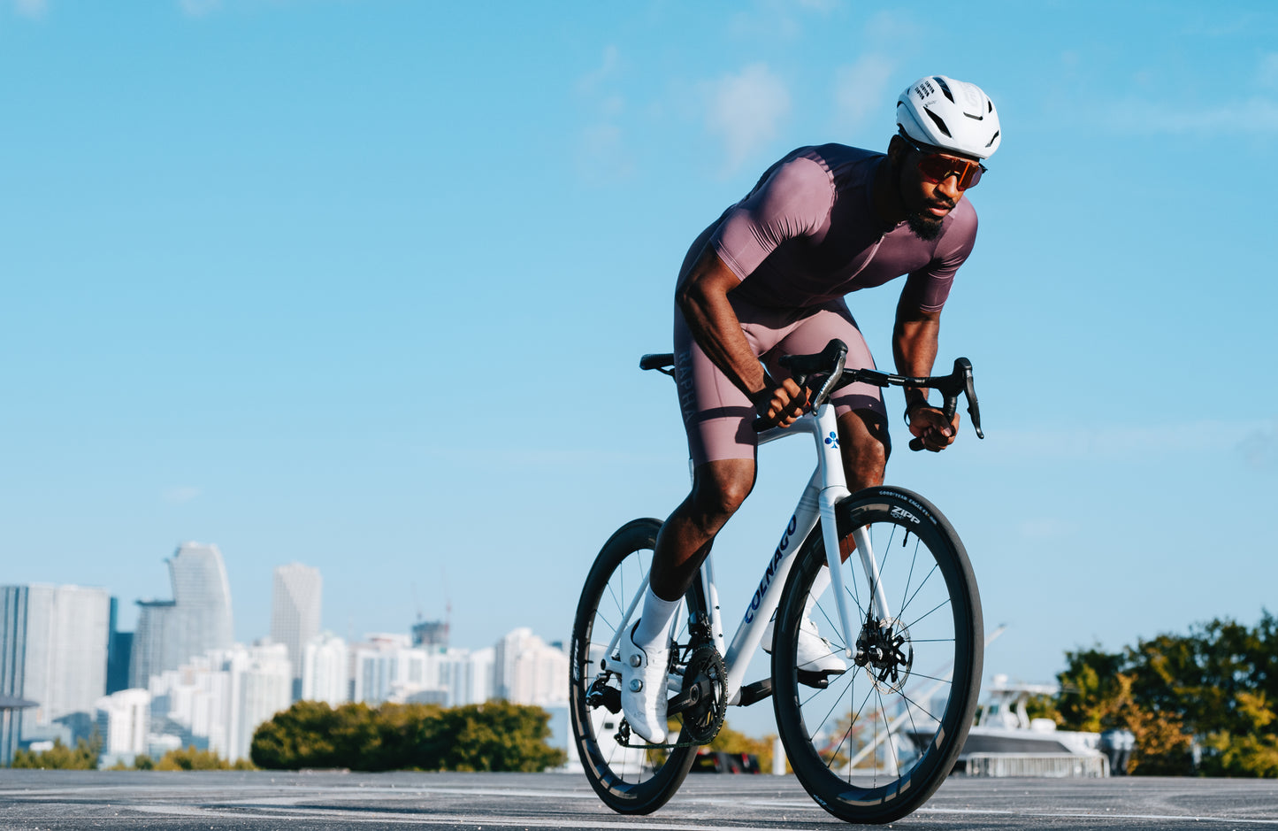 ZIPP 404 S A1 baghjul Sort