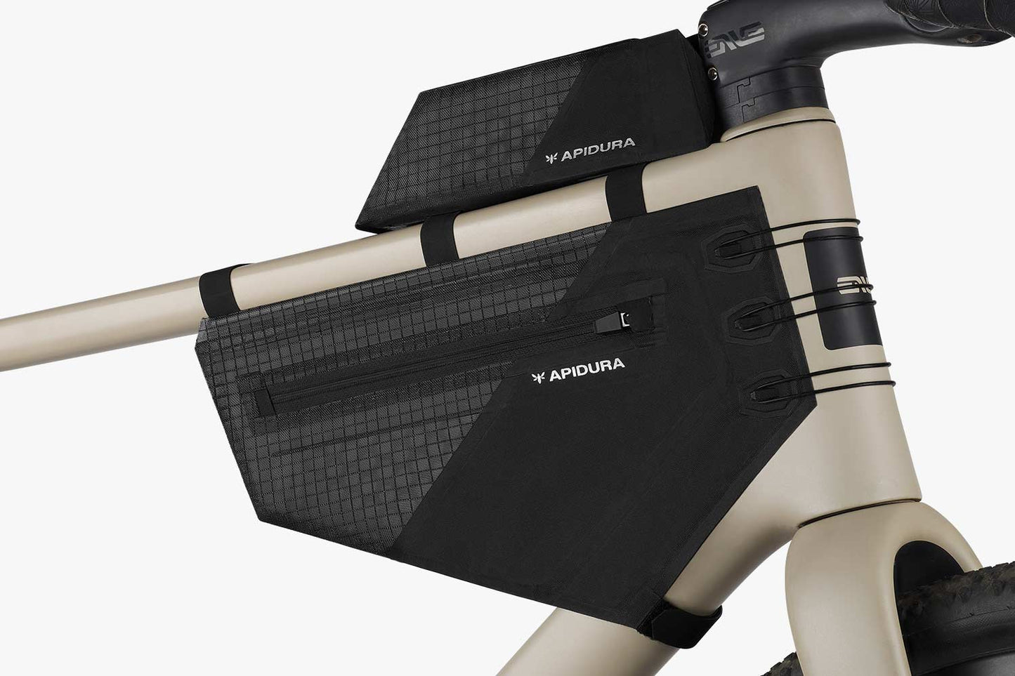 Pakke med APIDURA AERO SYSTEM stel tasker Sort