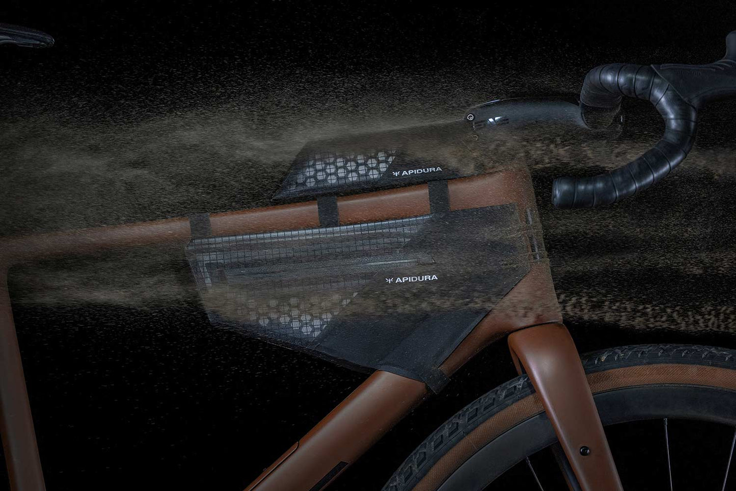 Pakke med APIDURA AERO SYSTEM stel tasker Sort