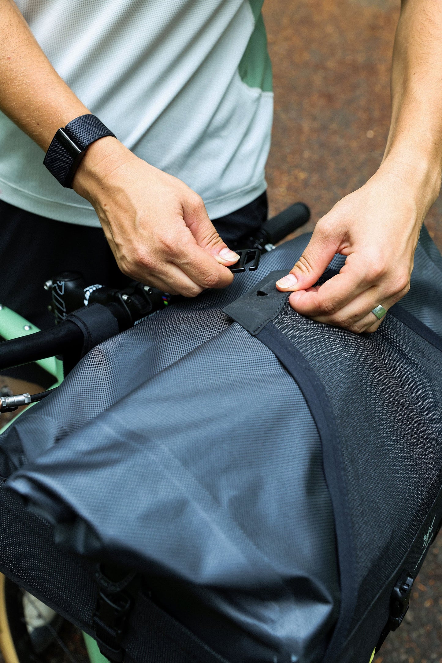 APIDURA EXPEDITION FRONT RACK PACK 20 L styrtaske Sort