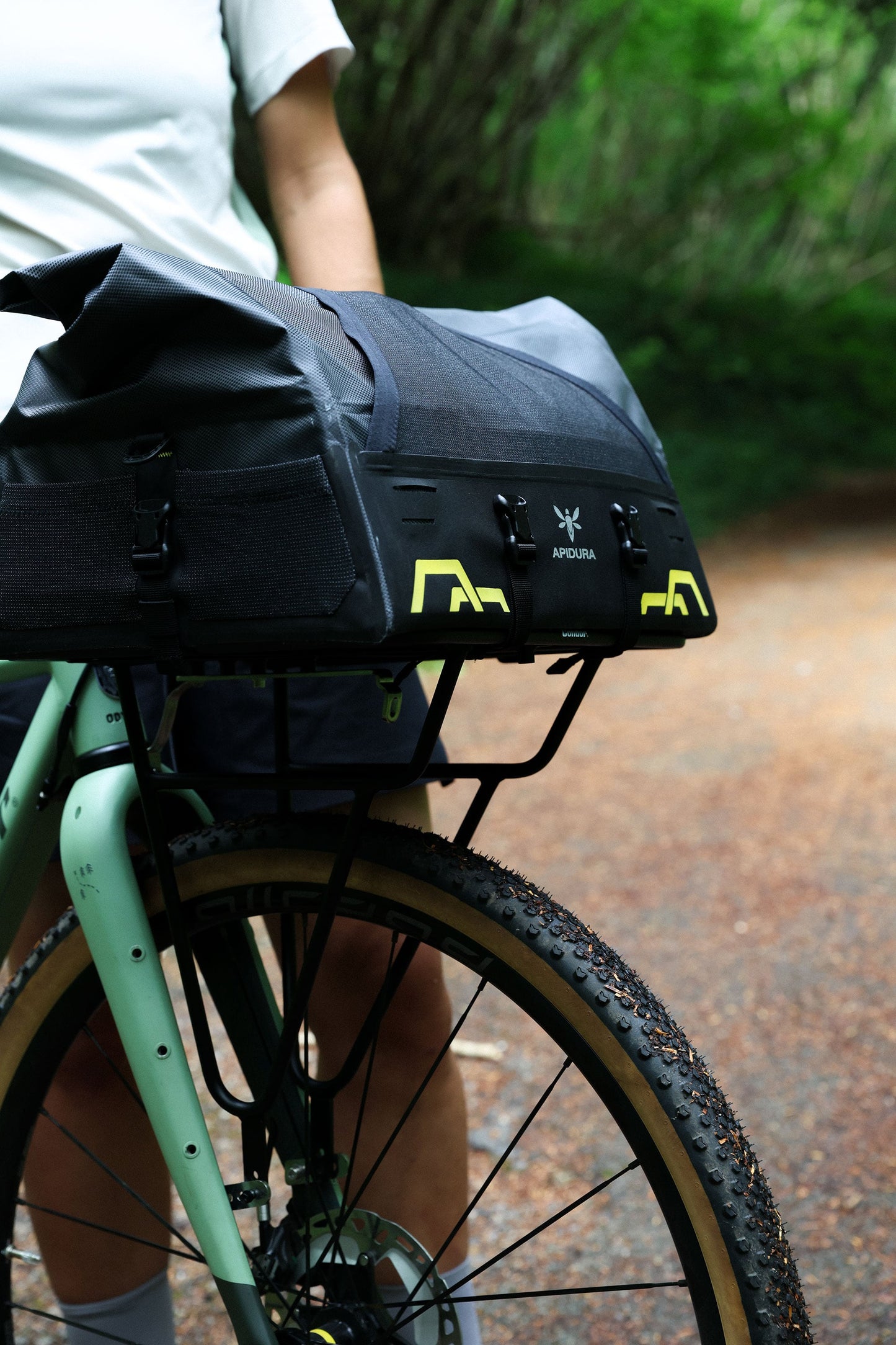 APIDURA EXPEDITION FRONT RACK PACK 20 L styrtaske Sort