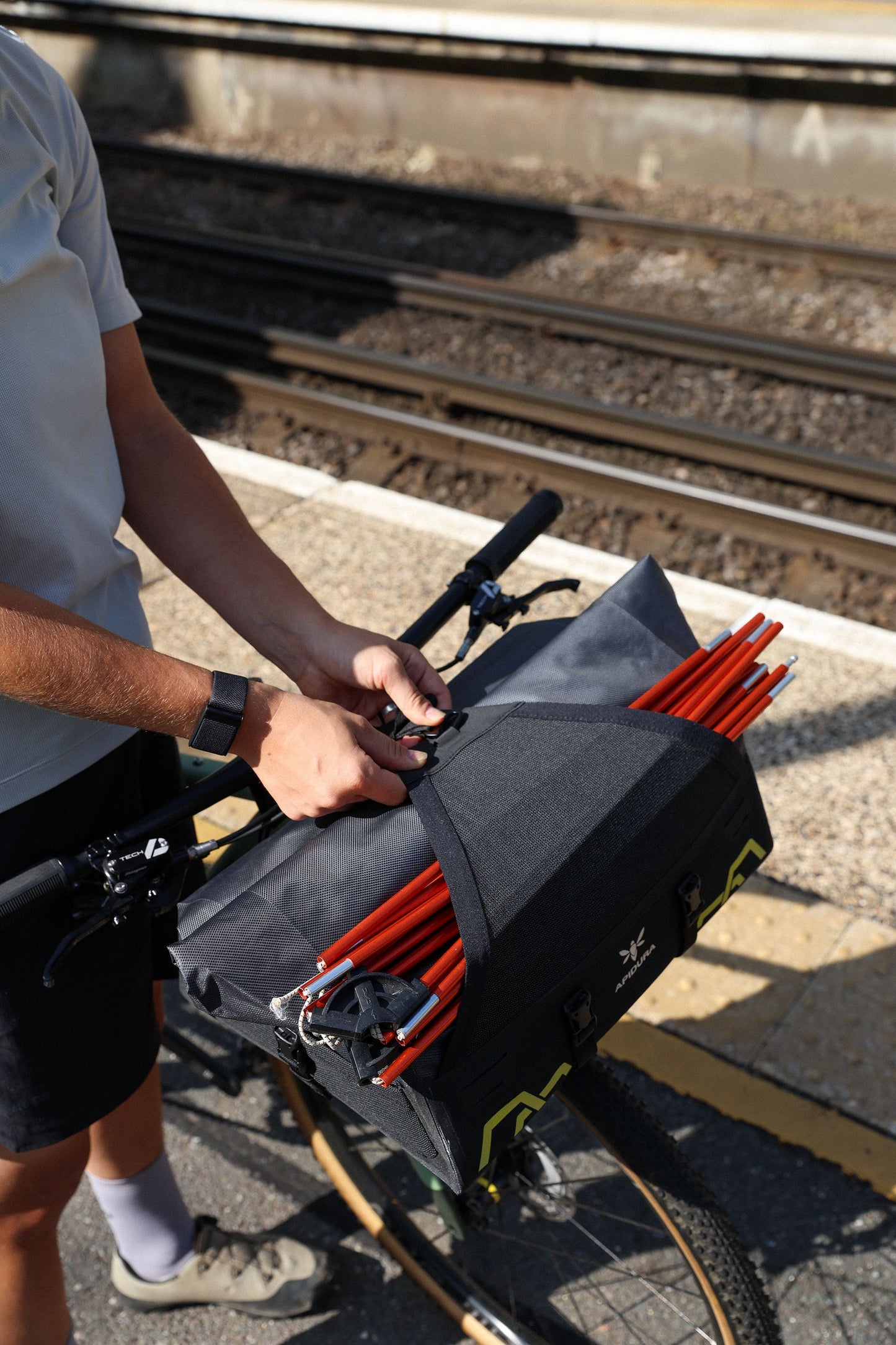 APIDURA EXPEDITION FRONT RACK PACK 20 L styrtaske Sort