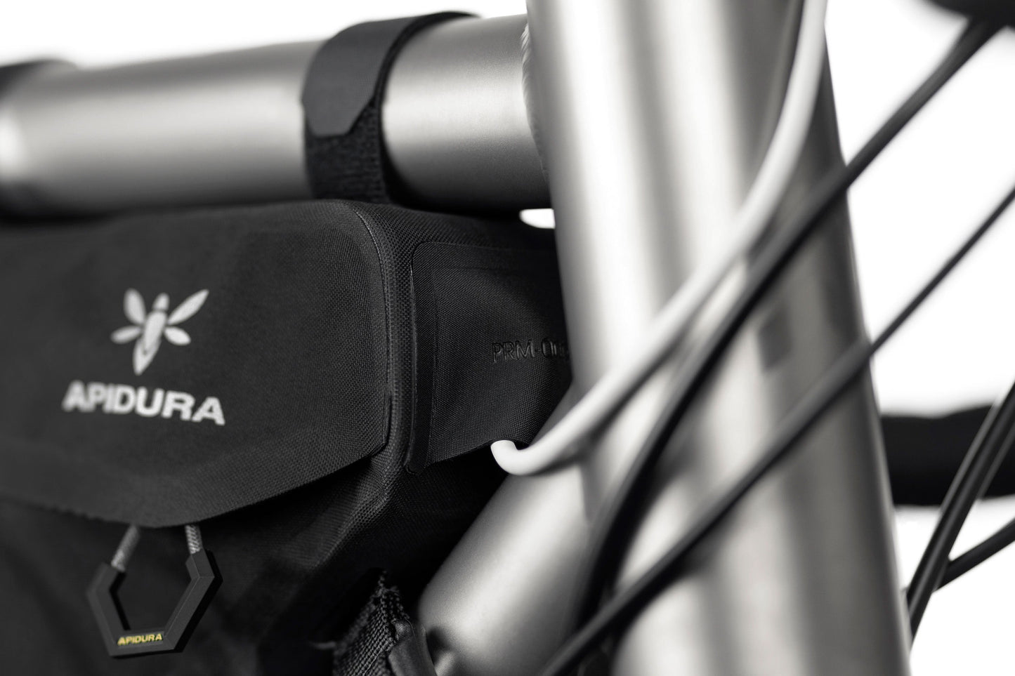 Rammetaske APIDURA RACING FRAME PACK 2,4 L Sort