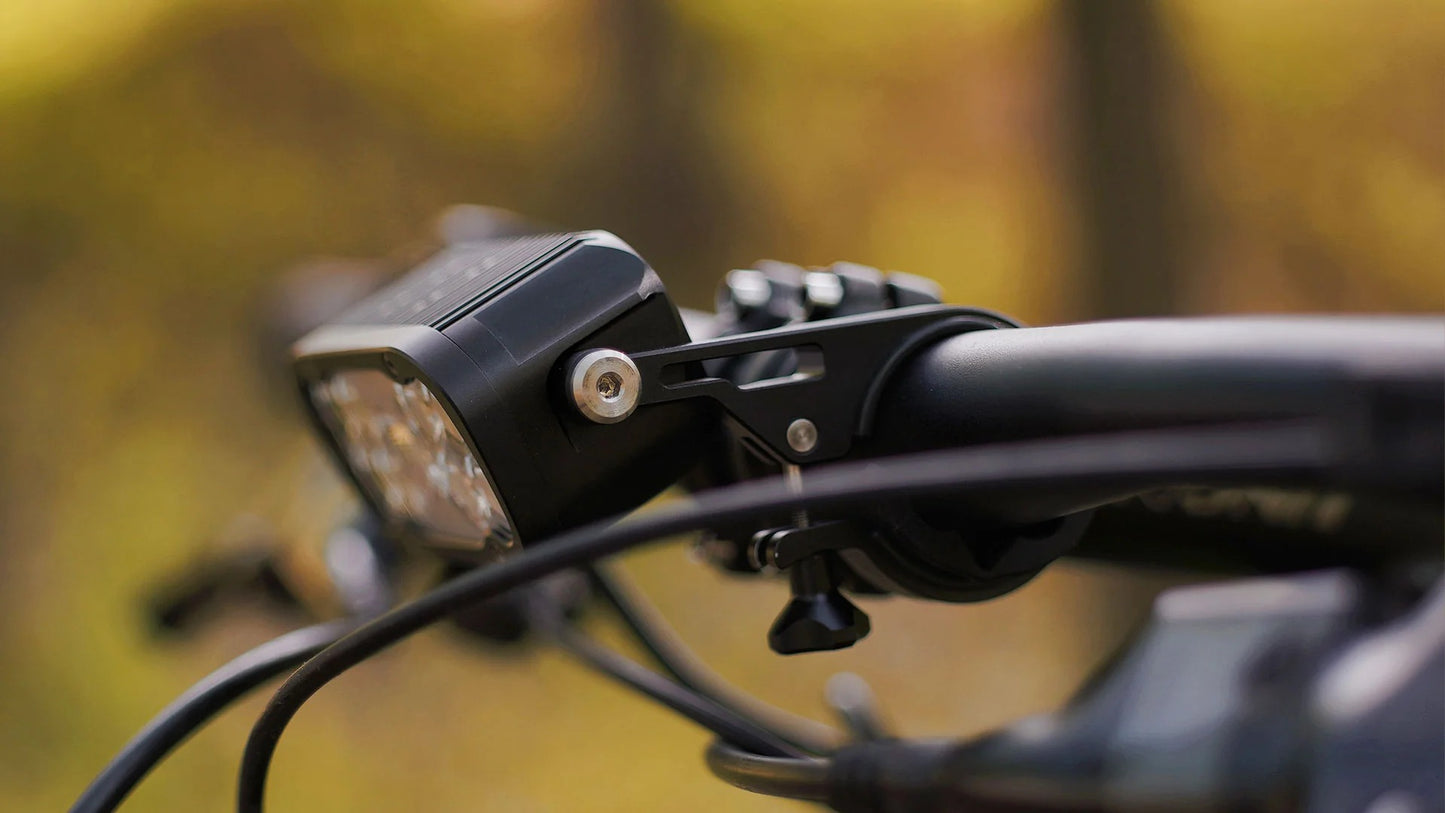 RAVEMEN XR6000 belysning foran