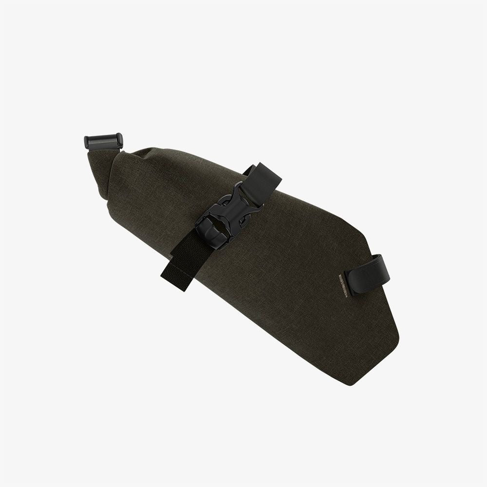 BROOKS SCAPE ROLL 1L Sadeltaske Sort